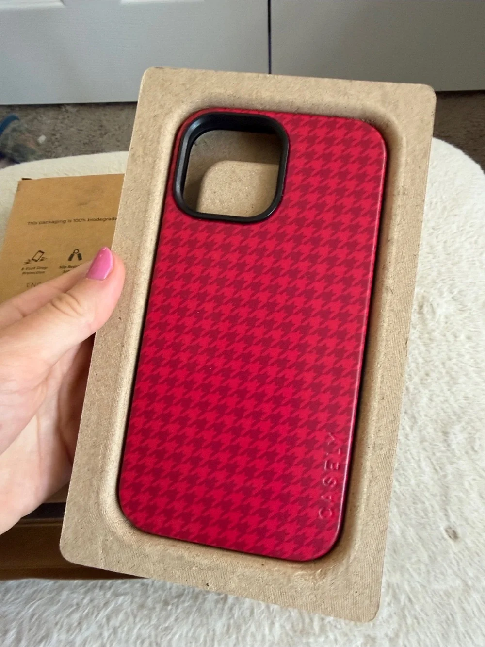 Casely Bold iPhone 12/13 Pro Max Red Houndstooth iPhone Case with MagSafe